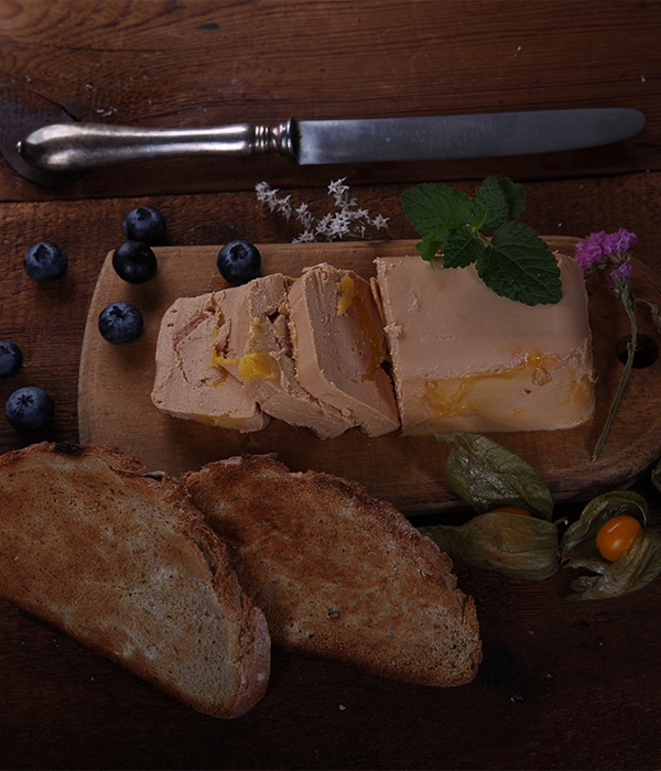 Sterilized or pasteurized terrine of duck liver pâté with pieces of whole duck liver